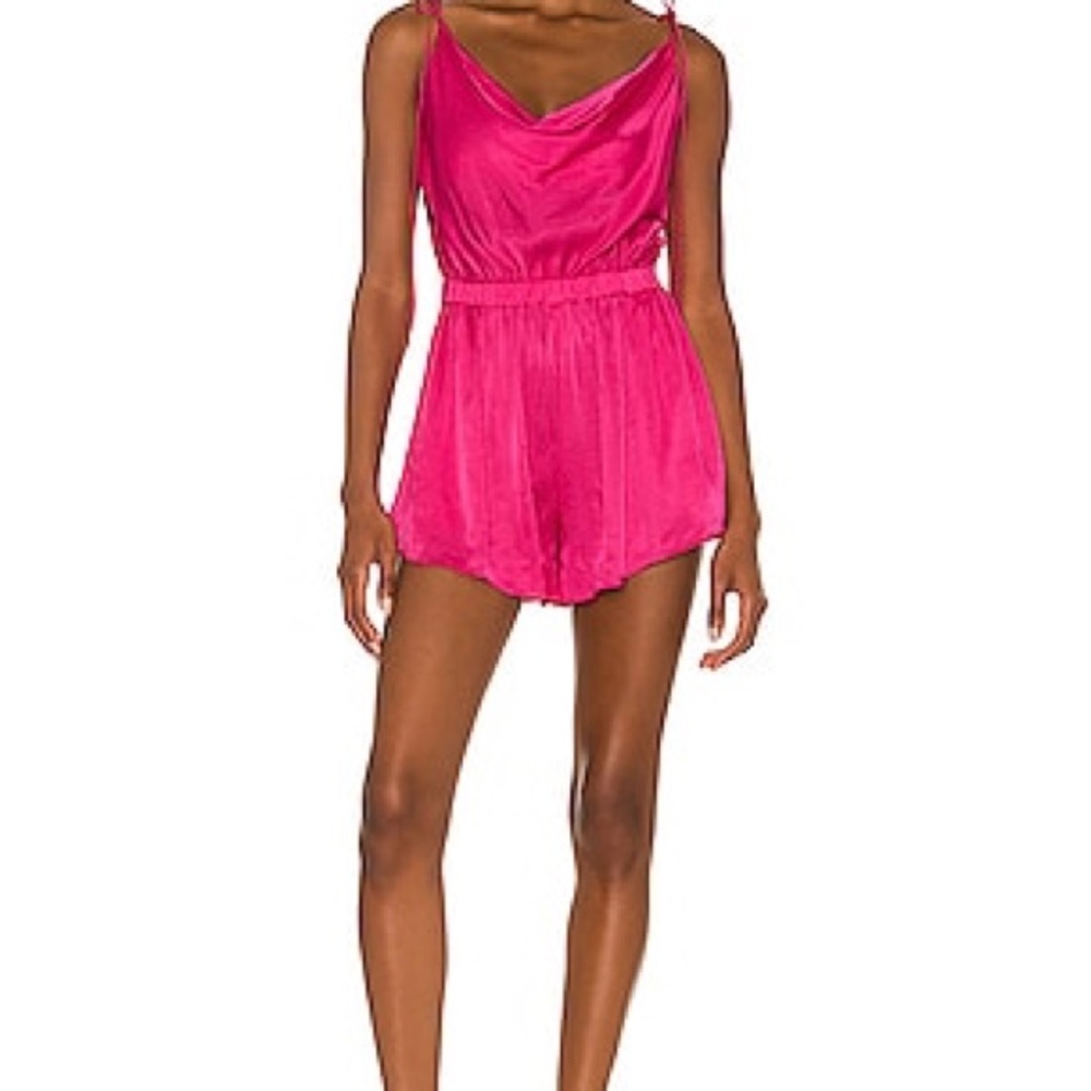NBD Maelle silky tie shoulder - Pink Romper
